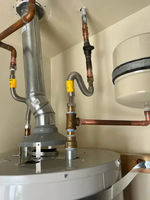 Water heater installation and plumbing repair in Leisureville